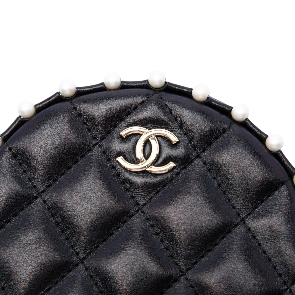 Pre-Loved Chanel Quilted Calfskin Pearl Studded Round Clutch with Chain - Picture 5 of 7